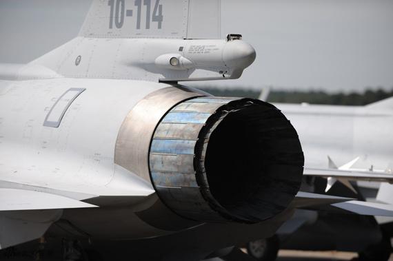 参加范堡罗航展的枭龙战机装备俄制rd93发动机