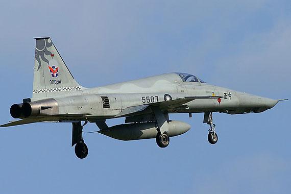 图文:台军f-5战斗机