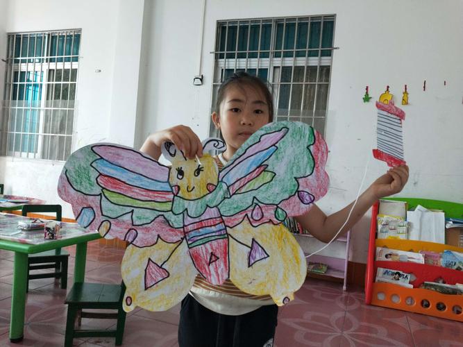 手工制作《放风筝》——化州新培幼儿园春季美术班