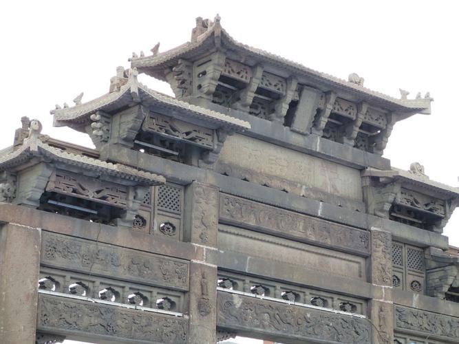  p>李成梁石牌坊位于辽宁省锦州市北镇市北镇城内钟楼前,是明 a href=