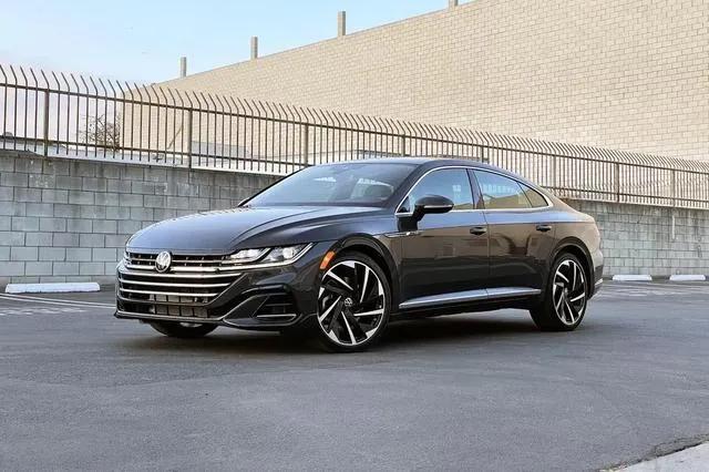 2022款大众版a5曝光外观运动配新套件竞争奥迪a4l