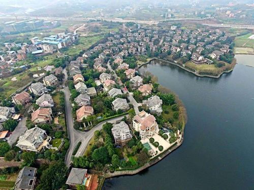 葛伟开发的二期别墅项目"西郊庄园".受访者供图