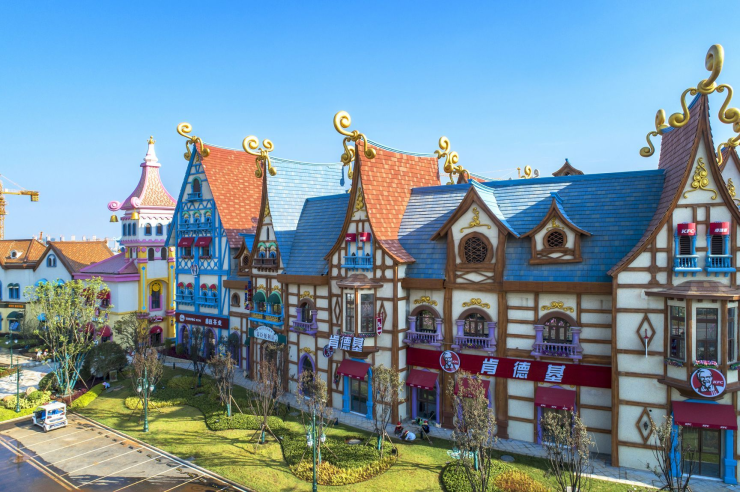 (武汉恒大文化旅游城童话大街实景图)