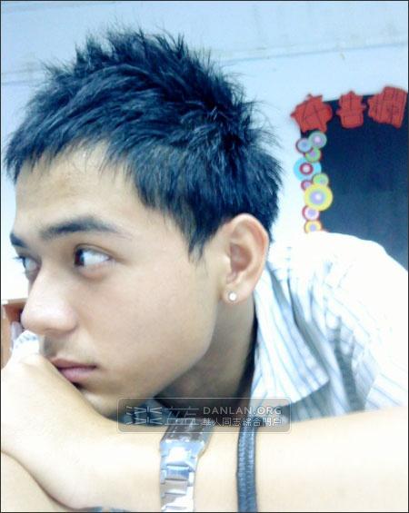 台湾大眼睛男生教室自拍集图片