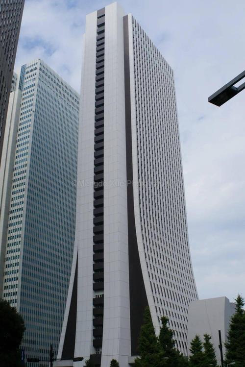 星球探索西新宿通往东京都厅舍的中央通り