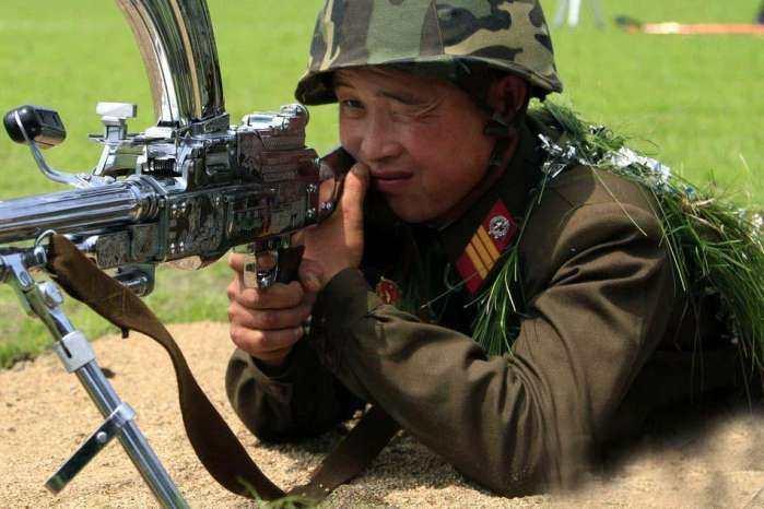朝鲜军人枪法准全球出名,中国上将和其王牌比武,留了一手