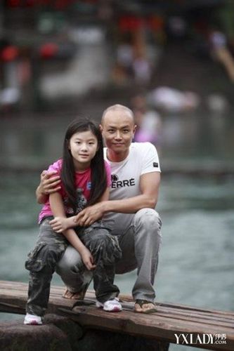 【图】乐嘉老婆李雪身份遭曝光 女儿长发披肩十分清纯