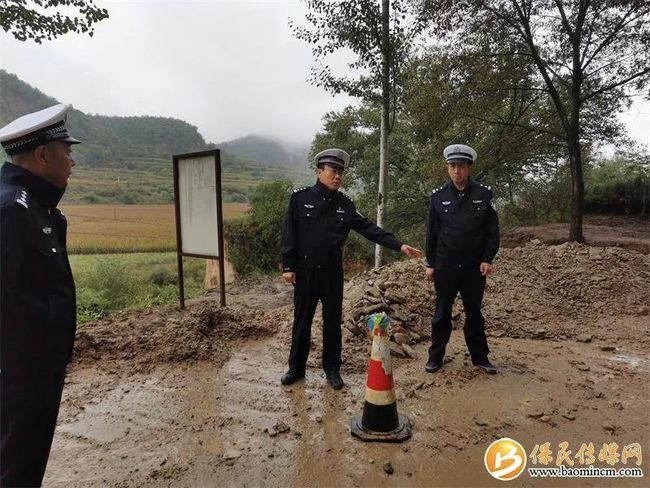 延安经开交警:大队长刘大军带队督导检查恶劣天气道路