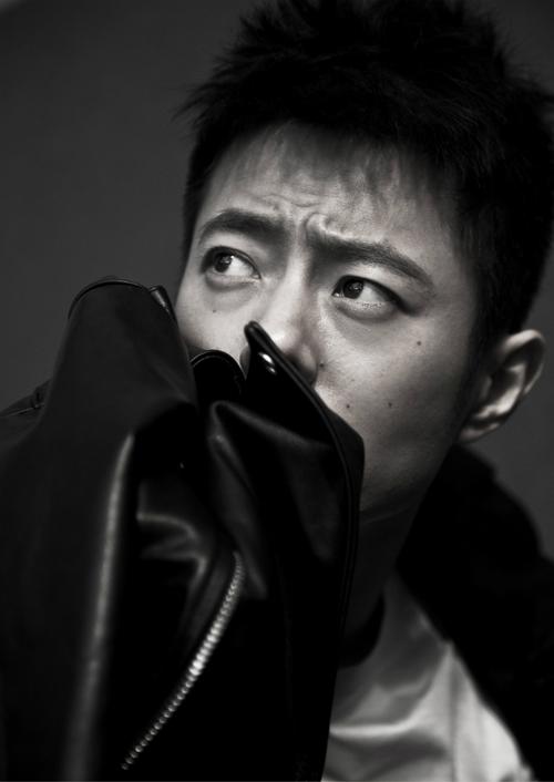 柳明明黑白写真曝光 极简熟雅质感十足
