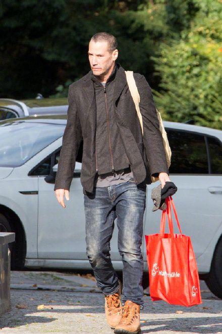 基努里维斯新街拍剪寸头 《黑客帝国4》或有短发造型