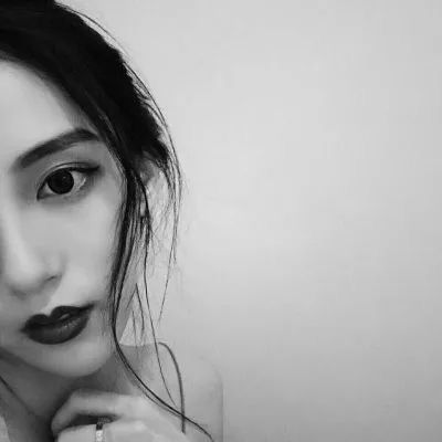 头像女黑白高冷 侧面黑白孤傲女生头像