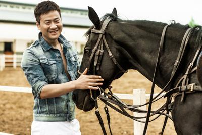 爷们儿连奕名《过年好》转型"妻管严"