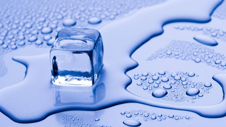 晶莹清凉的冰块唯美高清桌面壁纸