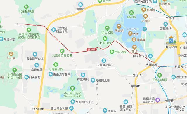 北京西郊线名曰地铁,原本运力不高,两列重联后载客量