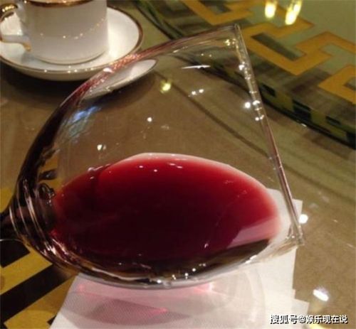 听过"红酒的眼泪"吗?卖酒的人说,能看到的是好红酒,我不相信