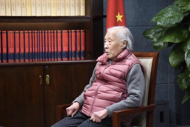 (2019年)100岁的翁香光由于父亲处处对陆小曼的格外照顾,甚至家里省吃
