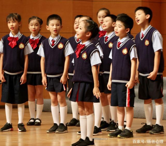 唤起我的心力量,武汉的小学生们云合唱《夜空中最亮的