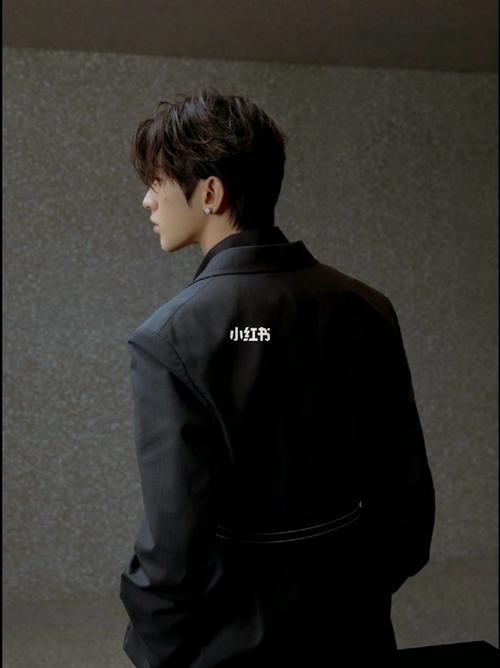 蔡徐坤背影_蔡徐坤_蔡徐坤ikun_娱乐_明星娱乐资讯