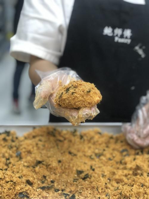 还在找人代购排队5小时的北京网红鲍师傅来苏州了
