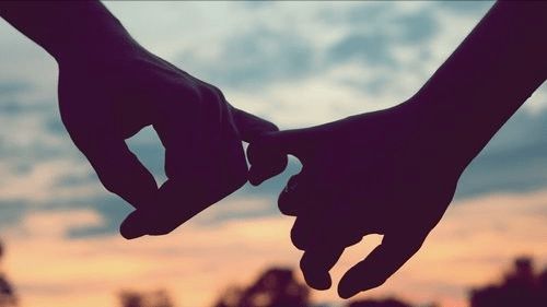 福建一小娃火了餐厅里偷偷帮姐姐牵红线一句话让大家都知道了