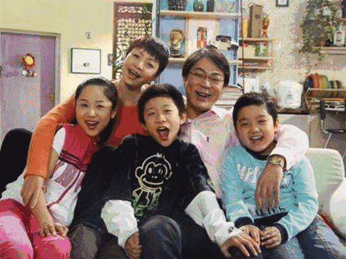 键盘结婚了,鼠标是主持人 《家有儿女》里最早结婚的小朋友竟然是他