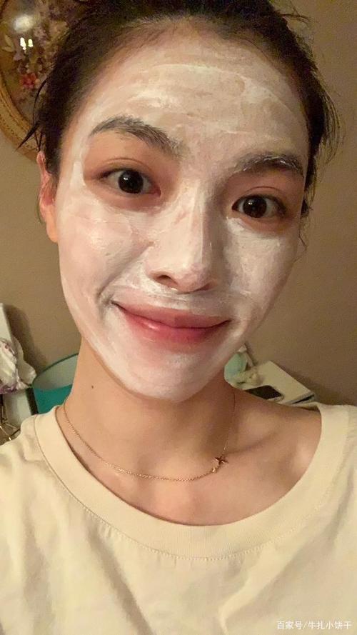 女生敷面膜时,尽量少犯这3个"错误"!不然毛孔容易变大