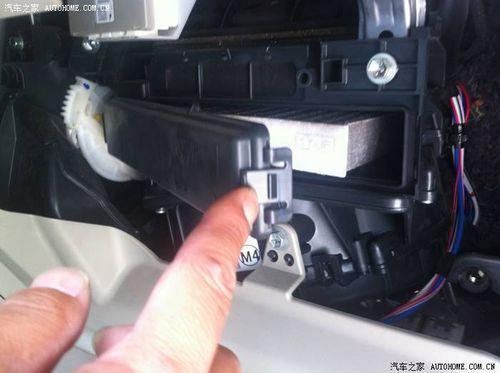 逸致更换汽车空调滤芯安装教程