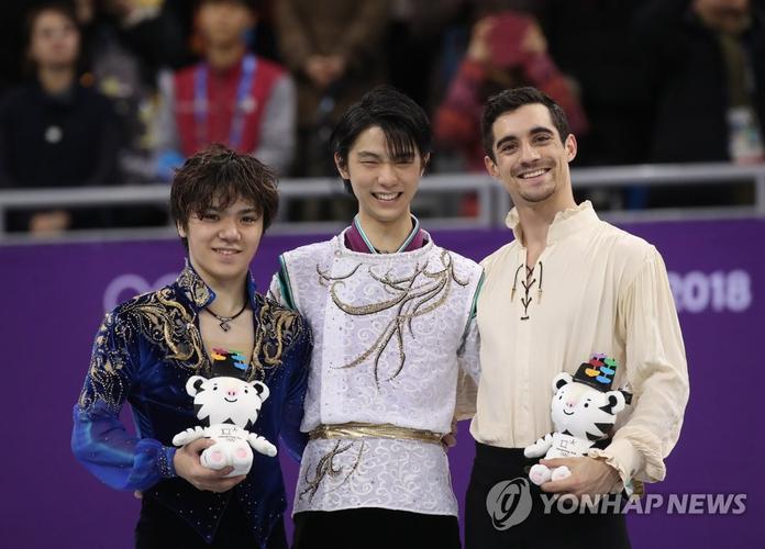 平昌冬奥花滑男单奖牌得主合影