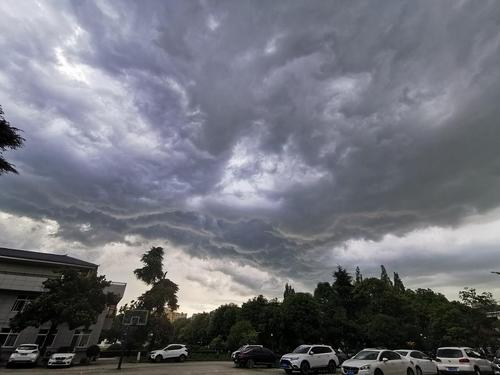 下雨前的天空