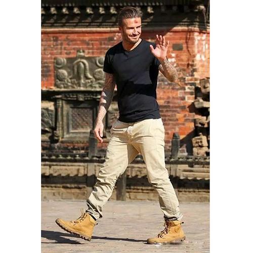 ▼  nick用工装靴搭配同调性的军装大衣,平衡上下重量.▼