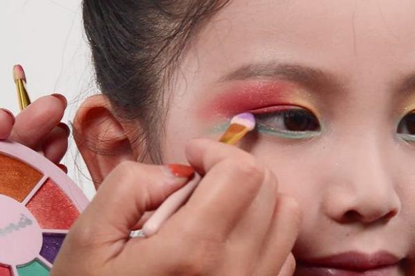 儿童眼妆的画法
