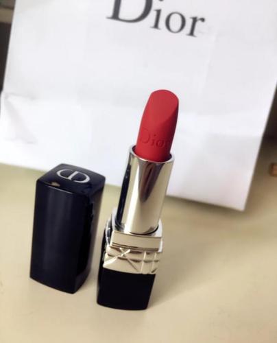 迪奥口红哪个色号最火?999当之无愧第一名,888也很惊艳