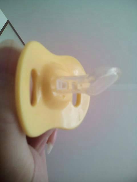 安抚奶嘴哪面在上呢?