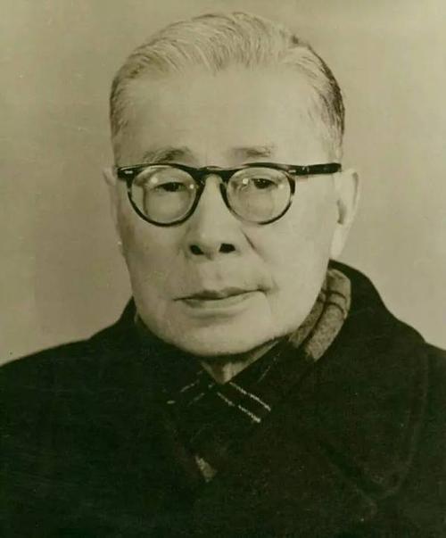 杨石先诞辰120周年,为老校长献上一支花吧!