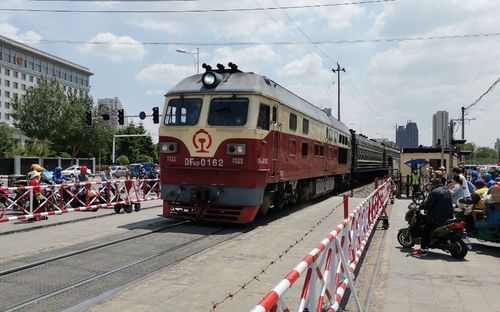 辽源铁路k7522梅河口四平通过四梅线80km道口