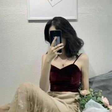 一波非常杂的短发小姐姐,女生头像图片-回车桌面