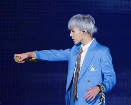 权志龙蓝色西装帅气写真,图片大全,高清,图库-回车桌面