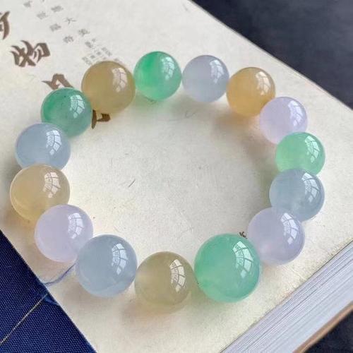 佩戴翡翠手串也太美啦寓意好充满青春活力上手清秀优雅
