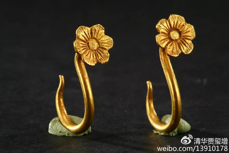 曲江艺术博物馆馆藏的明代梅花金耳环