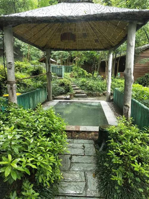 金钟山温泉度假酒店 永福温泉 福禄寿池,亲亲鱼疗池,动感水疗池,石板