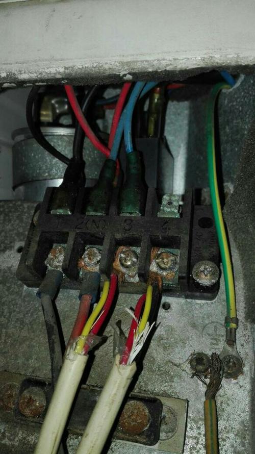 追问: 好的 怎么上面第四没接线 追答: 第四根是外机风扇电机,可能