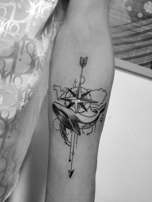 宁波纹身狐森刺青工作室男生小臂黑白线条鲸_纹身_刺青_简约风_纹身也