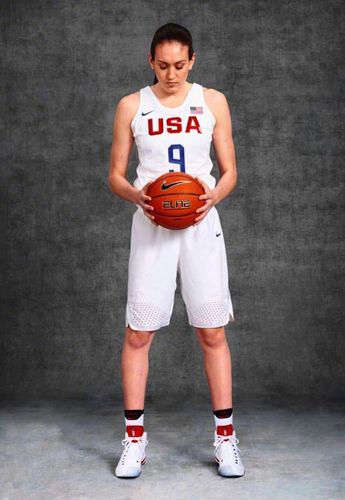 女篮国手,前康涅狄格大学ncaa女篮球星,wcba外援,布瑞娜·斯图尔特