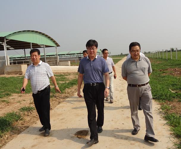 陕西秦宝牧业股份公司董事长史文利,陕西秦川牛业有限公司副总经理王