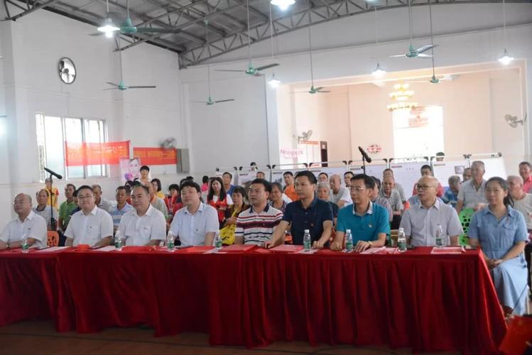 丹灶镇党委书记张应统出席了活动. 唱响颂党红歌   重温入党誓词