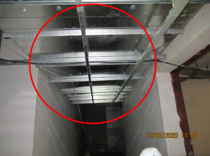 (2)地下室个别位置风管长边大于1200mm未增设下喷.