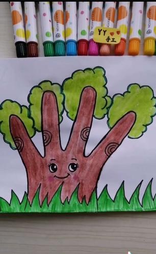 中班美术手掌画《大树》