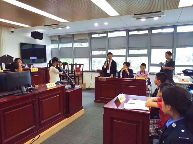 活动育人名律师亲临指导模拟法庭显实效上海市桃浦中学学生参加我是