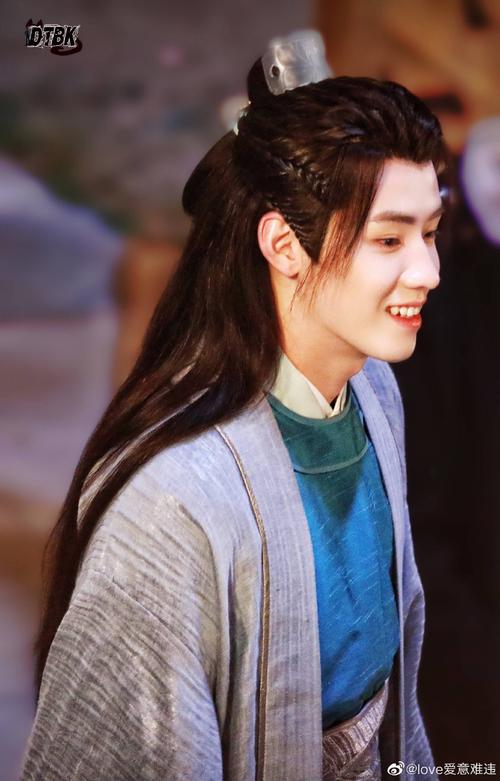 任豪说的对卓文远挺有钱