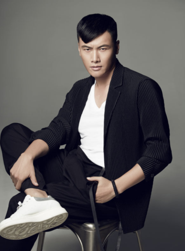 演员于滨明星杂志植入_于滨综艺植入_于滨翻包翻箱-花